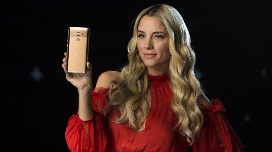 Η Δούκισσα Νομικού είναι το πρόσωπο της νέας σειράς smartphones Huawei Mate 10 series. Μία κορυφαία τηλεοπτική προσωπικότητα δεν θα μπορούσε να συμβιβαστεί με τίποτε λιγότερο από τις κορυφαίες συσκευές.