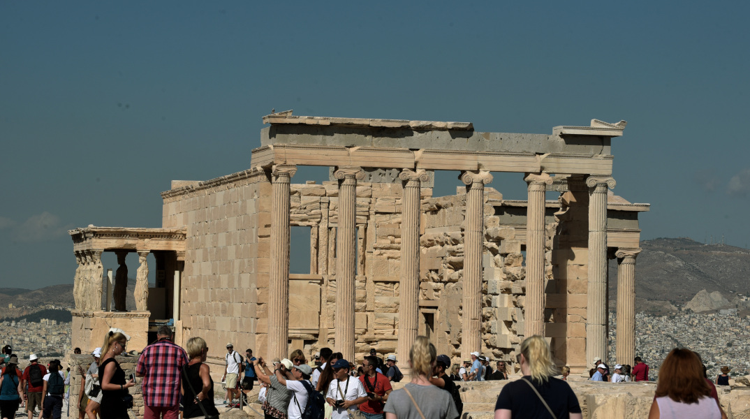 Κορυφαίος τουριστικός προορισμός για το 2018 η Ελλάδα, γράφει η Daily Telegraph 
