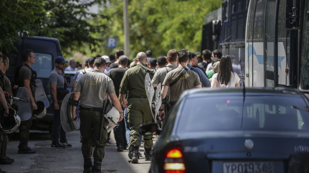 Αθωώθηκε το μέλος του «Ρουβίκωνα» που απειλούσε ότι «θα κάψουμε τον ΣΚΑΙ»