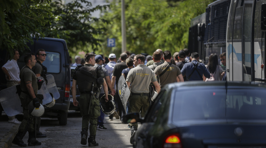 Στο σπίτι του Αμερικανού πρέσβη ο Ρουβίκωνας 