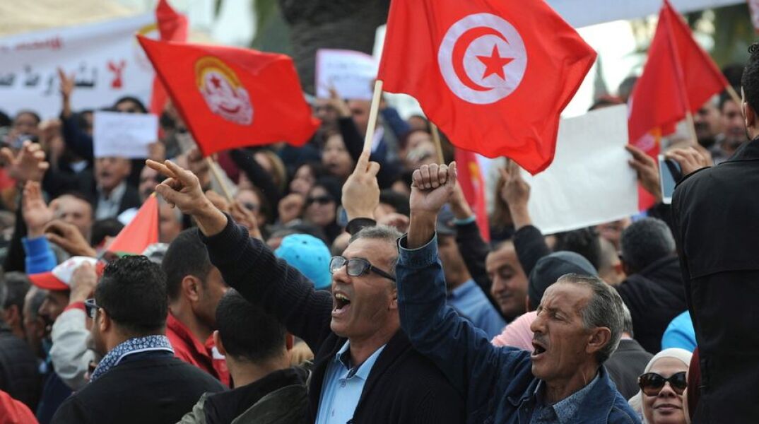 Σφοδρές συγκρούσεις στην Τυνησία μετά την αυτοπυρπόληση φωτορεπόρτερ 