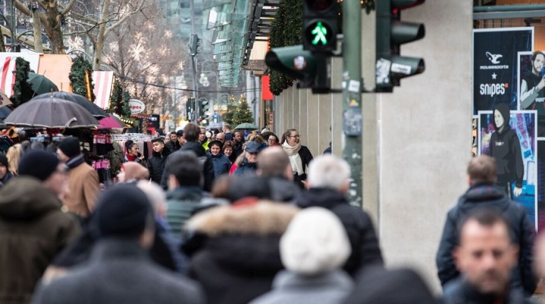 Κάθε Γερμανός δαπάνησε 472 ευρώ για δώρα φέτος τα Χριστούγεννα 