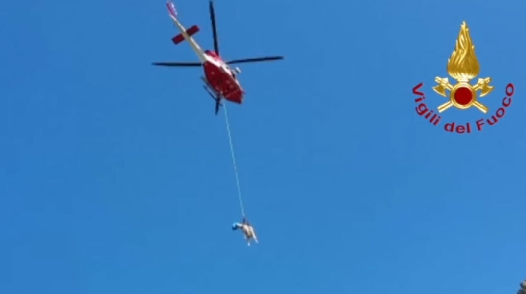 Ελικόπτερο σώζει αγελάδα