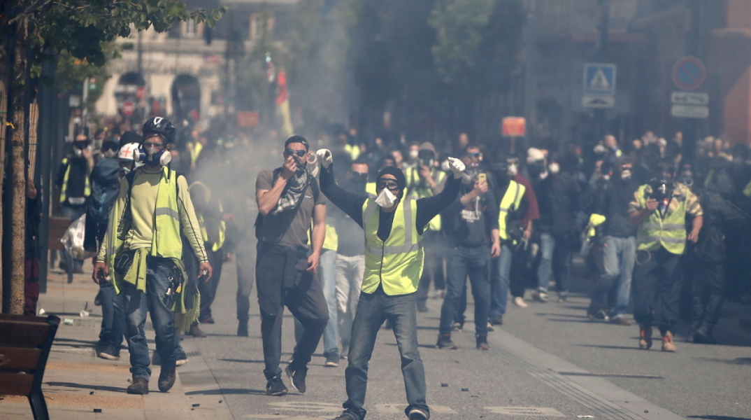 Νέες συγκρούσεις των κίτρινων γιλέκων με την αστυνομία 