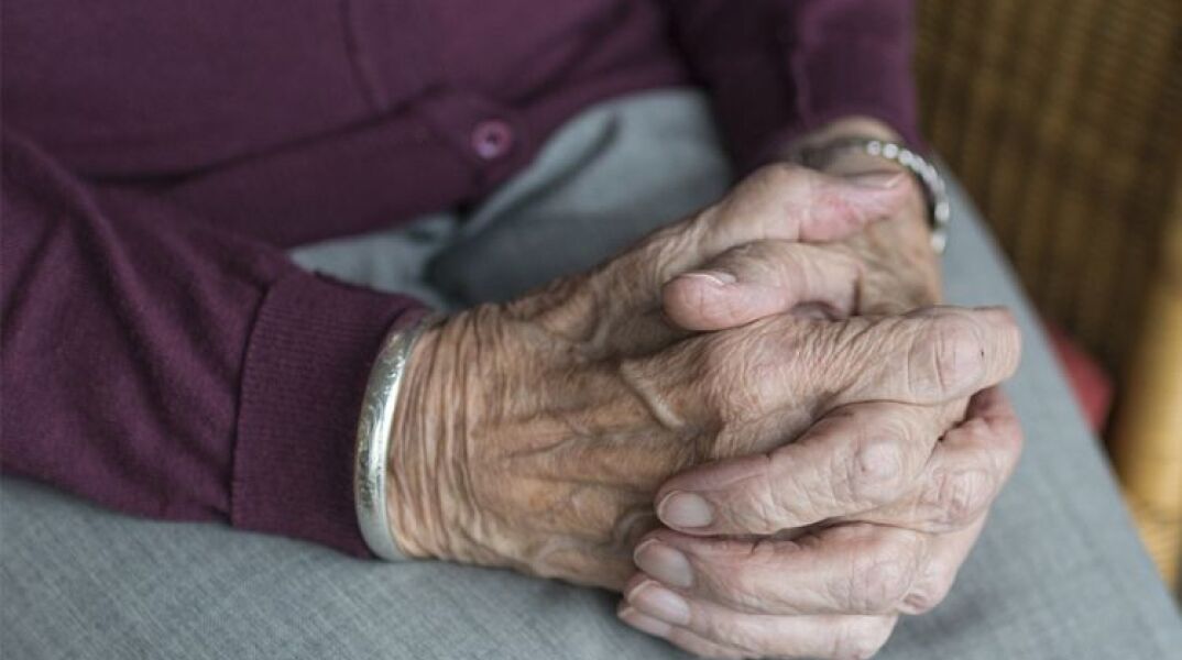 Γυναίκα 113 ετών ξεπέρασε τον κορωνοϊό