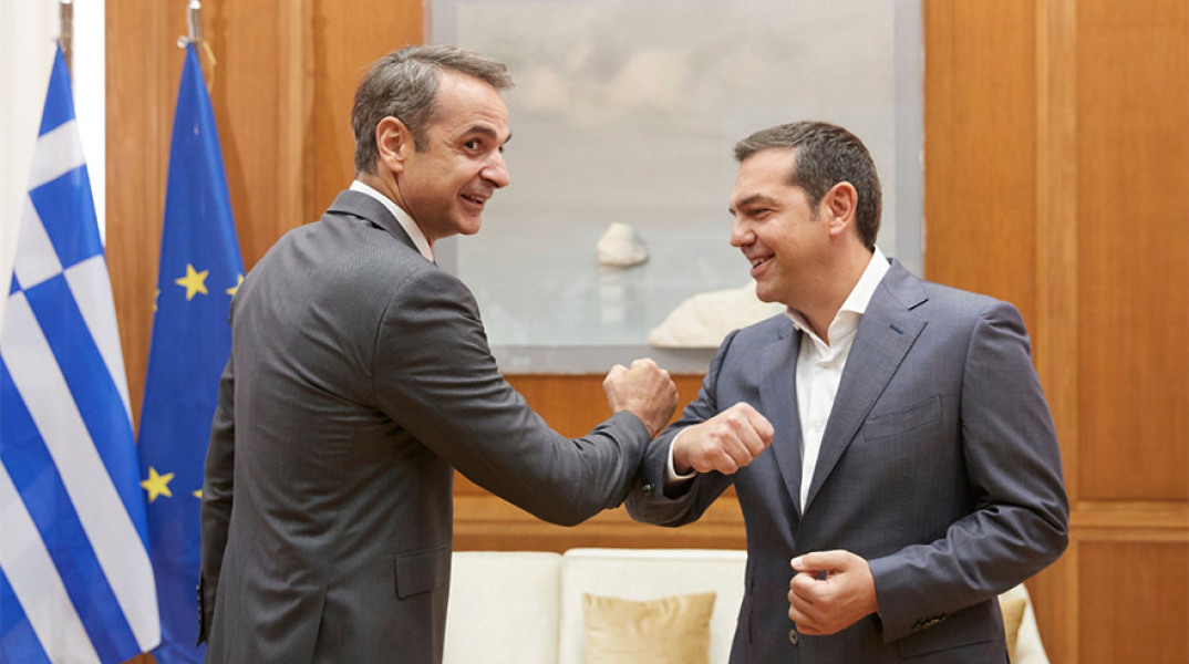 Κυριάκος Μητσοτάκης και Αλέξης Τσίπρας, στο πλαίσιο της ενημέρωσης των πολιτικών αρχηγών από τον πρωθυπουργό