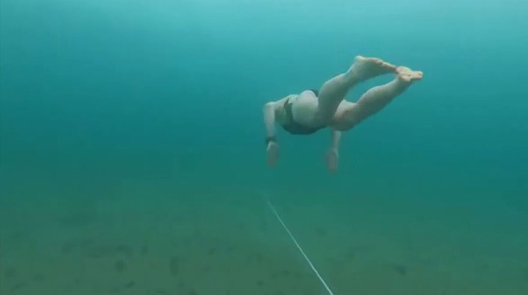 Εκατερίνα Νεκράσοβα, η 40χρονη που διένυσε 85 μέτρα κάτω από την παγωμένη λίμνη Βαϊκάλη με μια ανάσα χωρίς στολή κατάδυσης