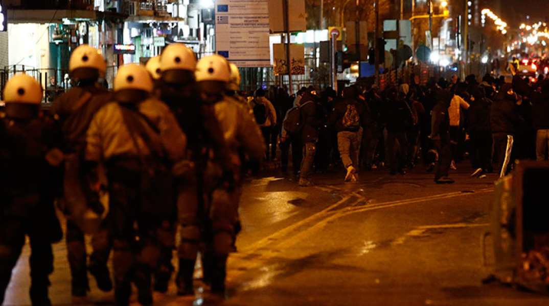 Αστυνομικοί συγκρούονται με διαδηλωτές, κατά τη διάρκεια πανεκπαιδευτικού συλλαλητηρίου κατά του νέου νομοσχεδίου του Υπουργείου Παιδείας που προβλέπει αλλαγές στην τριτοβάθμια εκπαίδευση, Θεσσαλονίκη, Πέμπτη 11 Φεβρουαρίου 2021