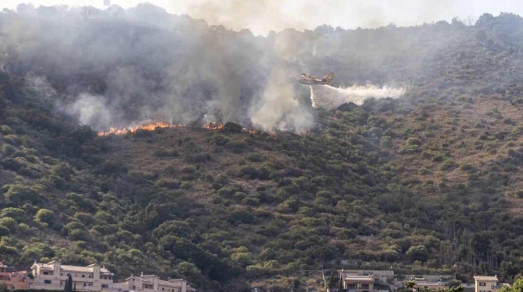 Πυρκαγιά ξέσπασε 40 χιλιόμετρα ανατολικά της Ρώμης © EPA / MASSIMO PERCOSSI