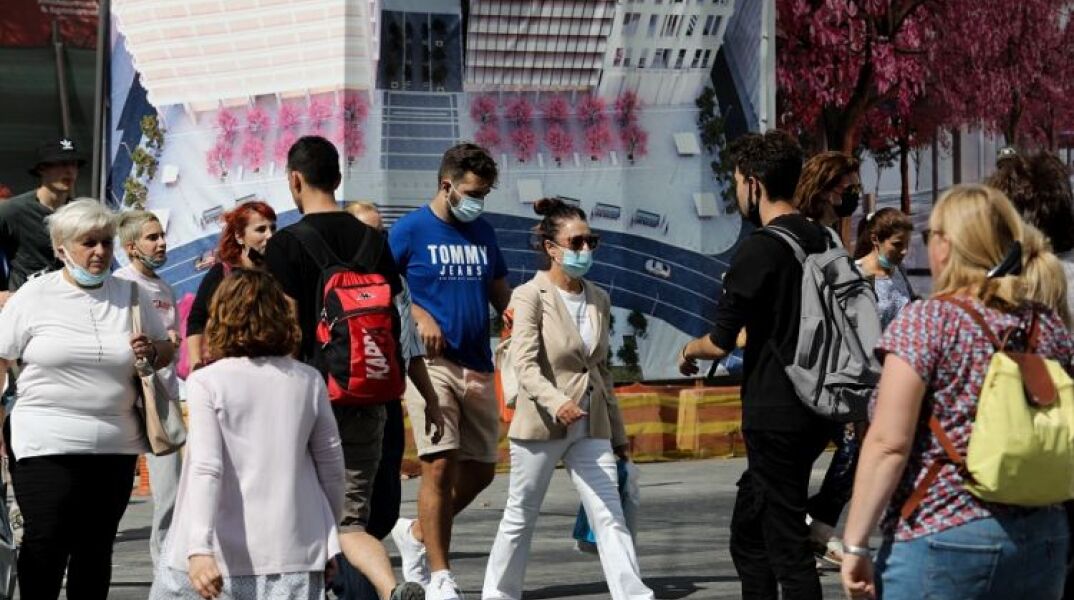 Αθήνα - Πολίτες με μάσκα
