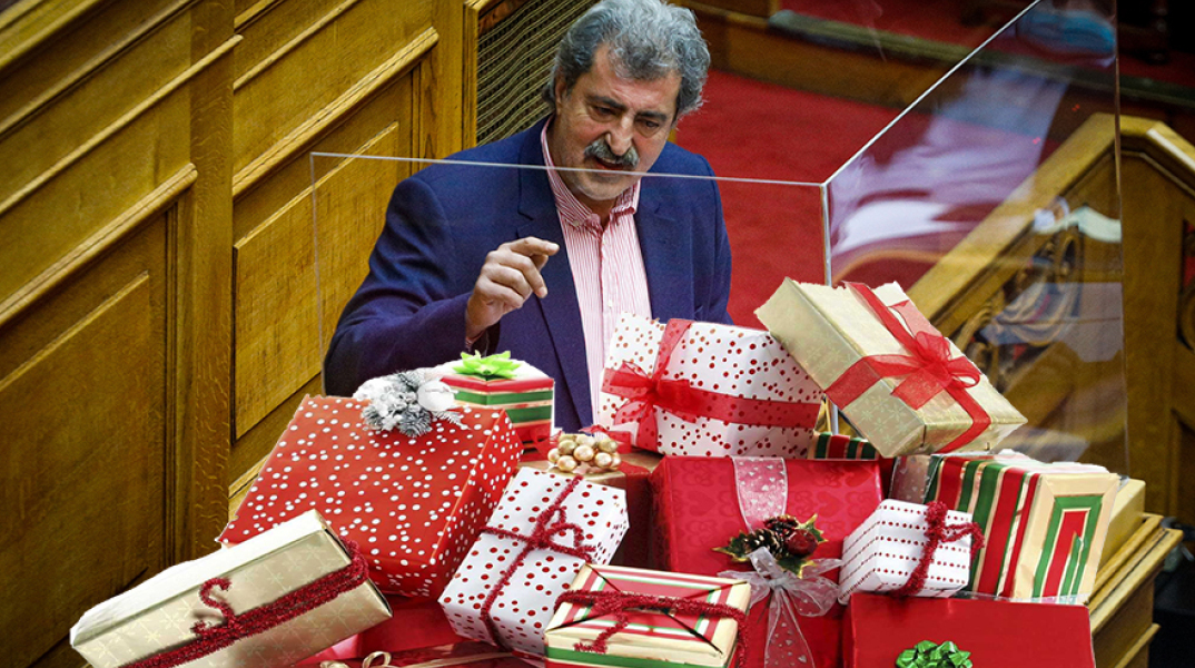 Ο Aϊ Πολάκης με τα τόσα πολλά δώρα