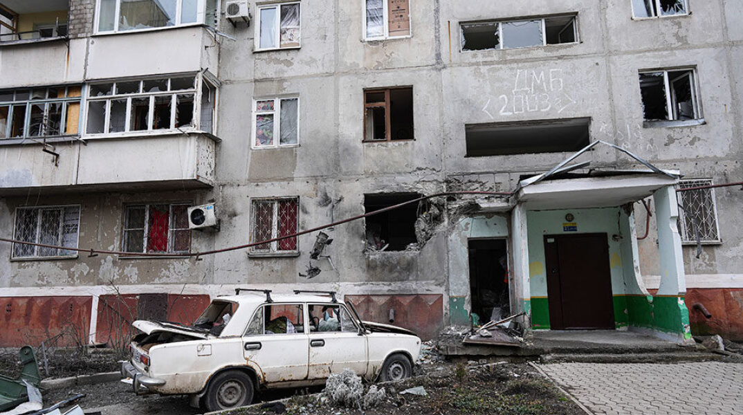 Νεότερο βίντεο από την πυραυλική επίθεση στο συγκρότημα κατοικιών στο Κίεβο.