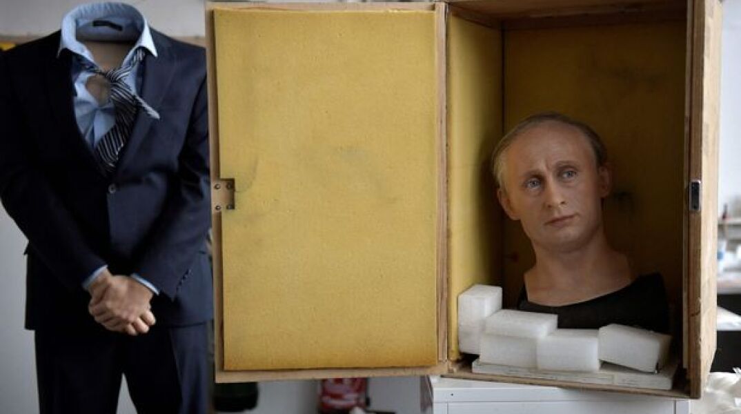  Το Μουσείο Γκρεβέν του Παρισιού αφαιρεί το κέρινο ομοίωμα του Πούτιν μετά τον βανδαλισμό του από επισκέπτες -