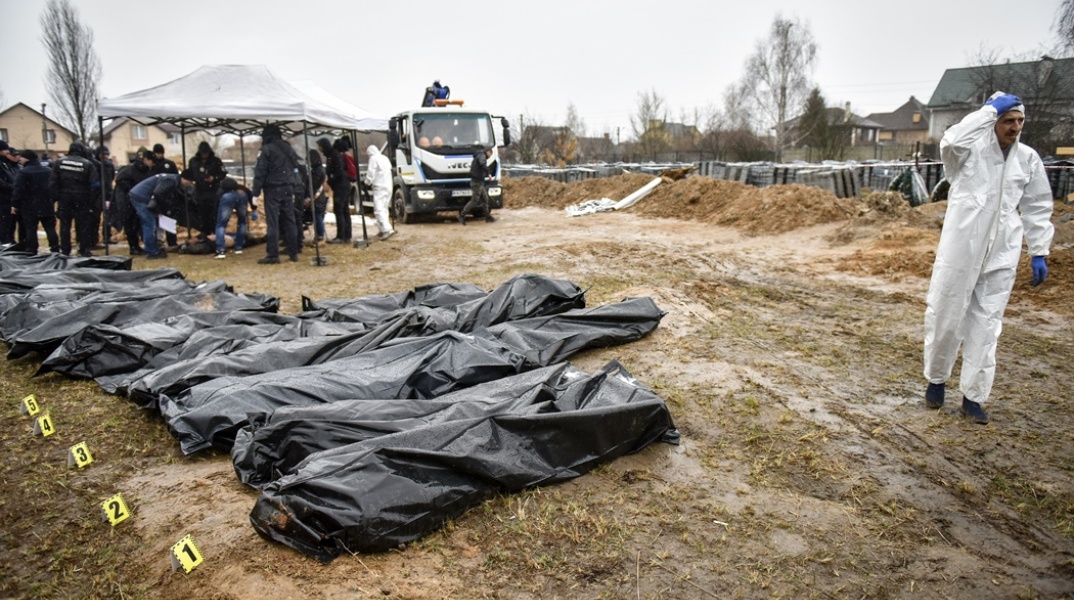 Πτώματα στην Ουκρανία μέσα σε μαύρες σακούλες