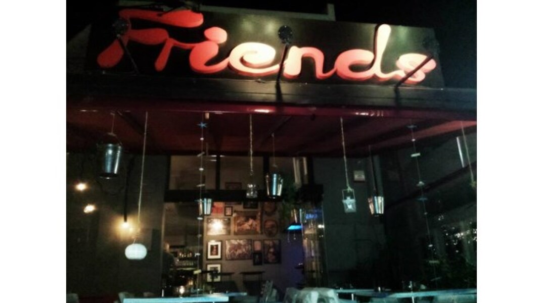 friends-bar_lagonisi.jpg