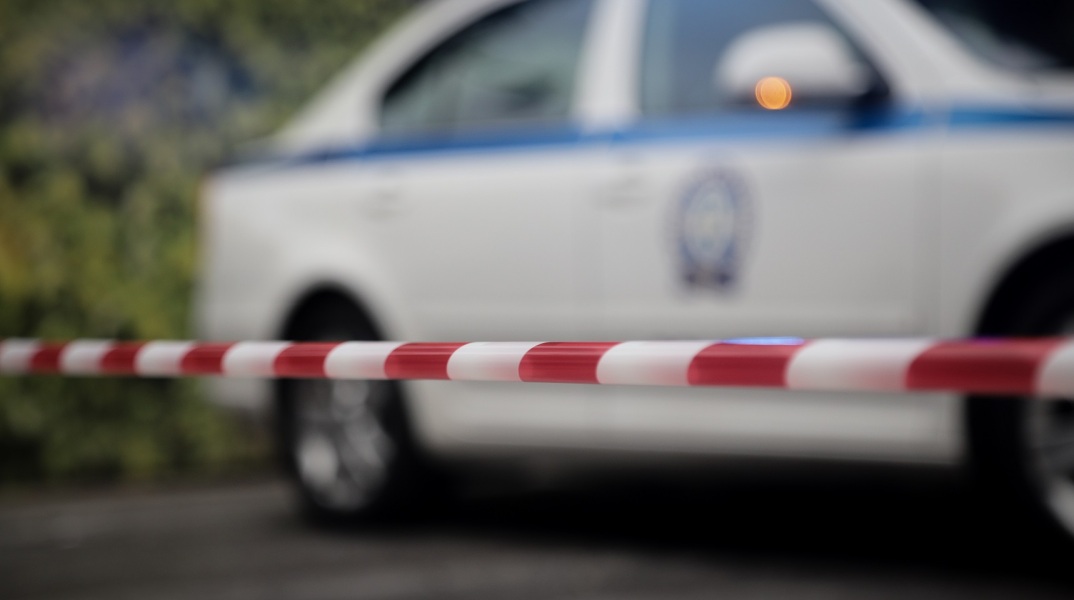 55χρονος εντοπίστηκε από τον αδελφό του κρεμασμένος σε στάβλο, στην Κρυσταλλόβρυση Πάτρας - Η αστυνομία διερευνά το περιστατικό.