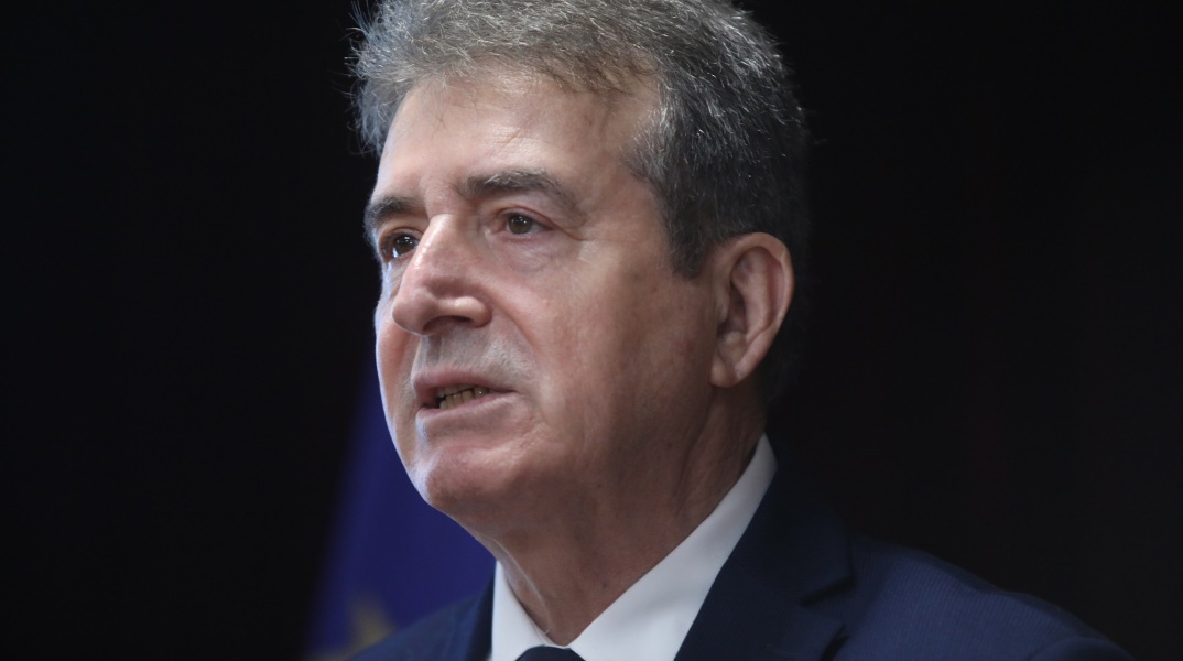 Μιχάλης Χρυσοχοΐδης: Ανέλαβε το χαρτοφυλάκιό του ο νέος υπουργός Υγείας - Οι δεσμεύσεις για το ΕΣΥ και οι πολιτικές προτεραιότητες.