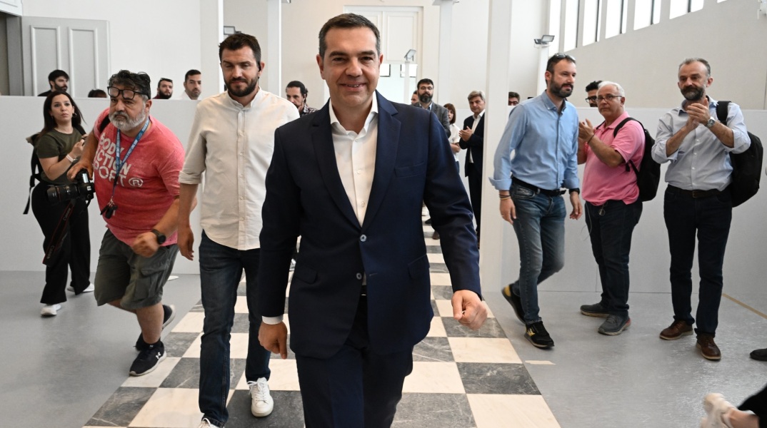 Αλέξης Τσίπρας: Οι πέντε στενοί συνεργάτες που τον συνόδευσαν στο Ζάππειο για τη δήλωση παραίτησης από την ηγεσία του ΣΥΡΙΖΑ.