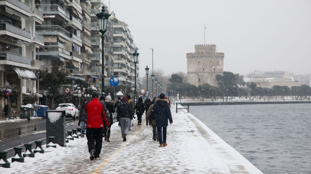 Θεσσαλονίκη: Με διευρυμένο ωράριο οι δομές αστέγων του δήμου Θεσσαλονίκης λόγω ψύχους - Σε επιφυλακή από αύριο τεχνικές υπηρεσίες και Πολιτική Προστασία.