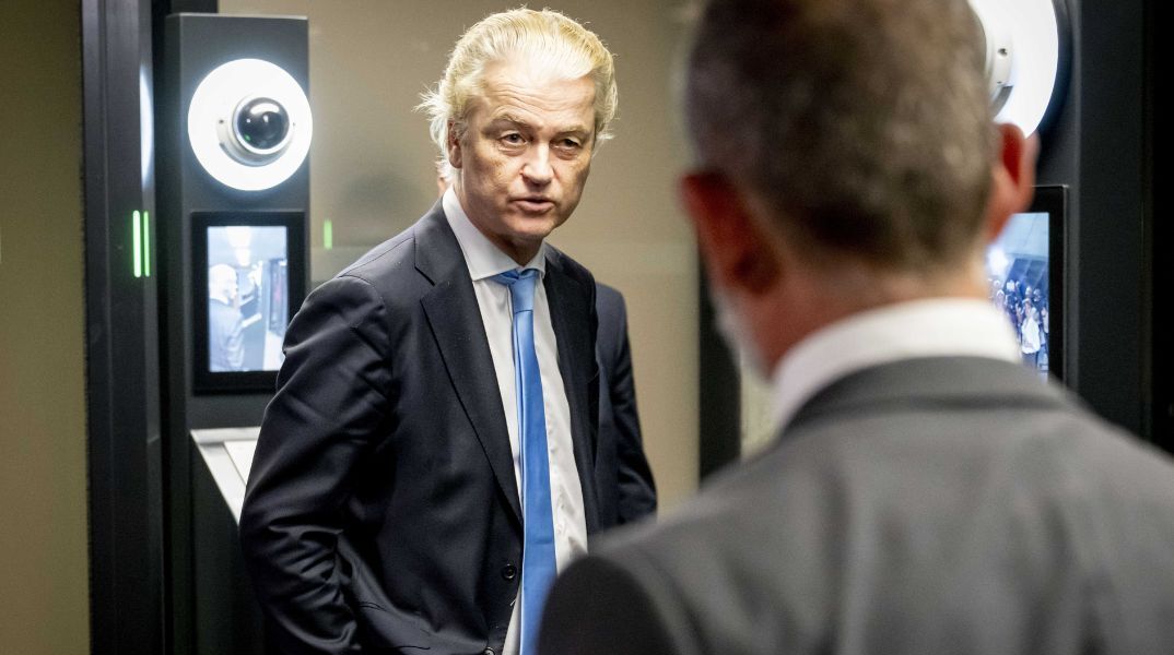 Ολλανδία: Ο νέος κυβερνητικός συνασπισμός θα ζητήσει να εξαιρεθεί από τους κανόνες της ΕΕ για τη μετανάστευση.
