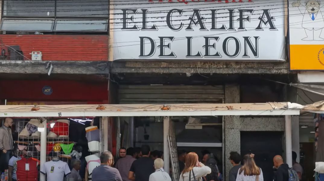 Ένα μικρό εστιατόριο που σερβίρει τάκος στην Πόλη του Μεξικού έλαβε αστέρι Michelin - Το El Califa de León έγινε η πρώτη taquería που κατακτά τη διάκριση. 