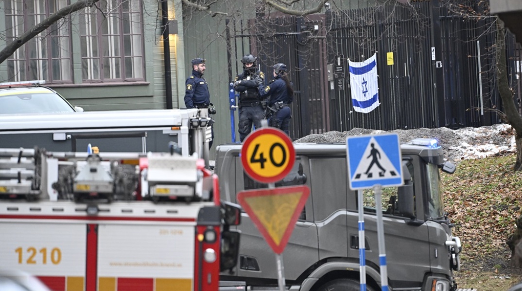 Αστυνομικοί στη Στοκχόλμη σε χώρο κοντά στην ισραηλινή πρεσβεία