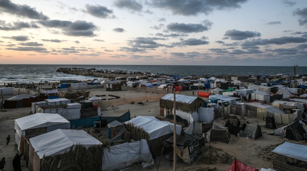 Γάζα: Έφτασαν οι πρώτες παλέτες με ανθρωπιστική βοήθεια