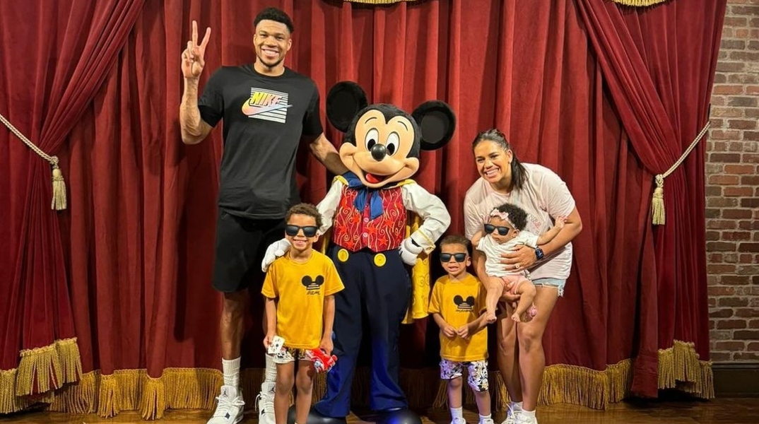 Αντετοκούνμπο: Πήγε στην Disneyland με την οικογένειά του 