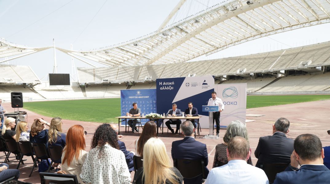 Νίκος Χαρδαλιάς: «Νέα εποχή για το ΟΑΚΑ και τον αθλητισμό στην Αττική» - Υπογραφή σύμβασης για τον εκσυγχρονισμό του σταδίου παρουσία Γιάννη Βρούτση.