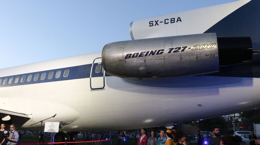 Το ιστορικό Boeing 727 εγκαινιάστηκε στη νέα πλατεία Ολυμπιακής Αεροπορίας, από τον δήμο Ελληνικού - Αργυρούπολης.