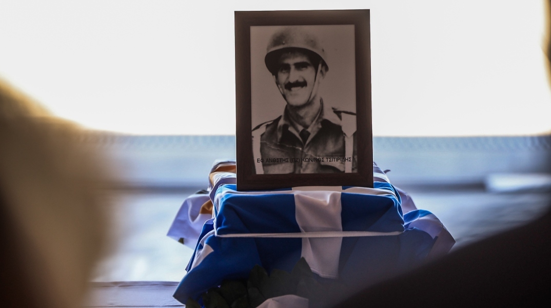 Επαναπατρίστηκαν τα λείψανα 8 Ελλήνων οπλιτών από την Κύπρο