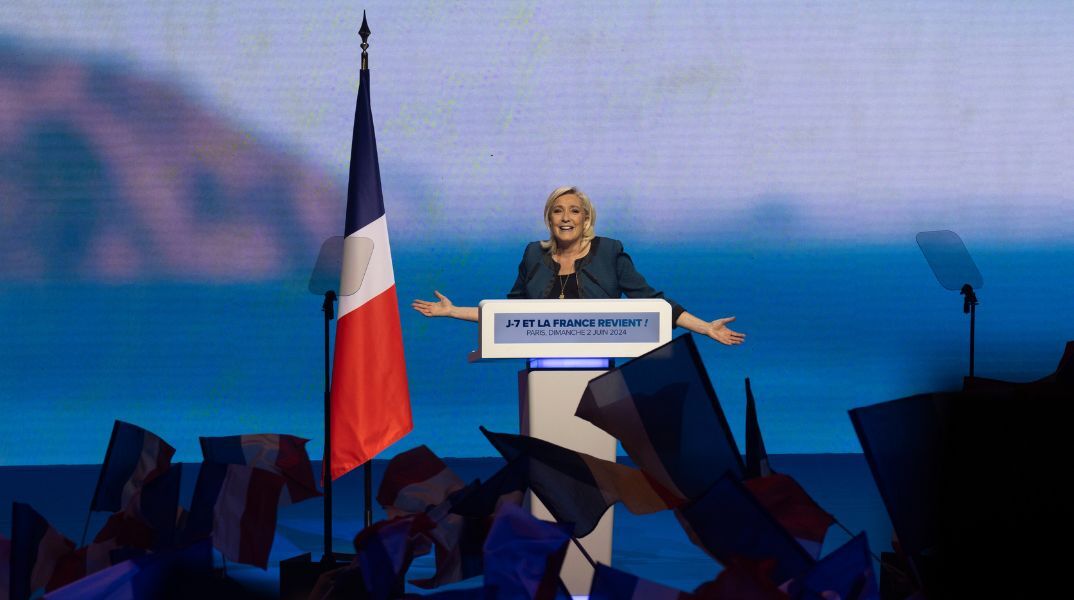 Ευρωεκλογές 2024 στη Γαλλία: Η ακροδεξιά θα λάβει περίπου το 40% των ψήφων, σύμφωνα με δημοσκόπηση της Le Monde - Μάχη για τη δεύτερη θέση. 
