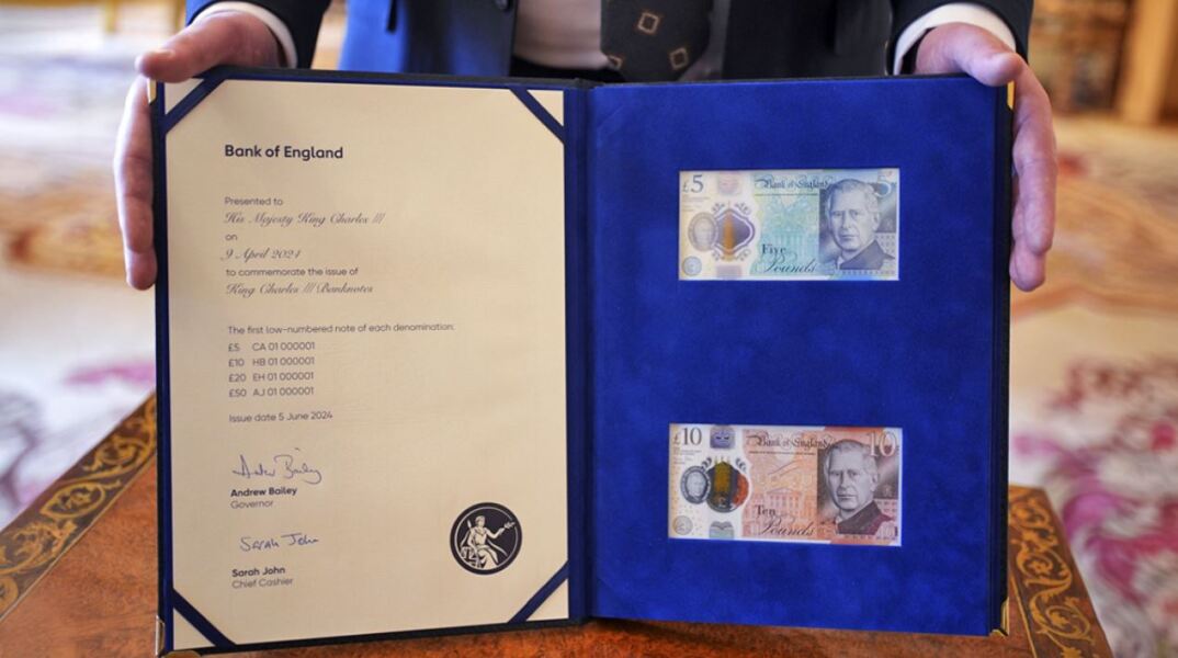 Κυκλοφόρησαν τα νέα βρετανικά χαρτονομίσματα με τον Κάρολο