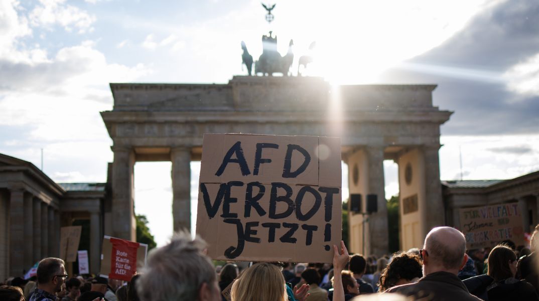 Γερμανία: Δύο δημοτικοί σύμβουλοι του ακροδεξιού κόμματος AfD δέχθηκαν επίθεση με ρόπαλα στην Καρλσρούη - Πέντε προσαγωγές