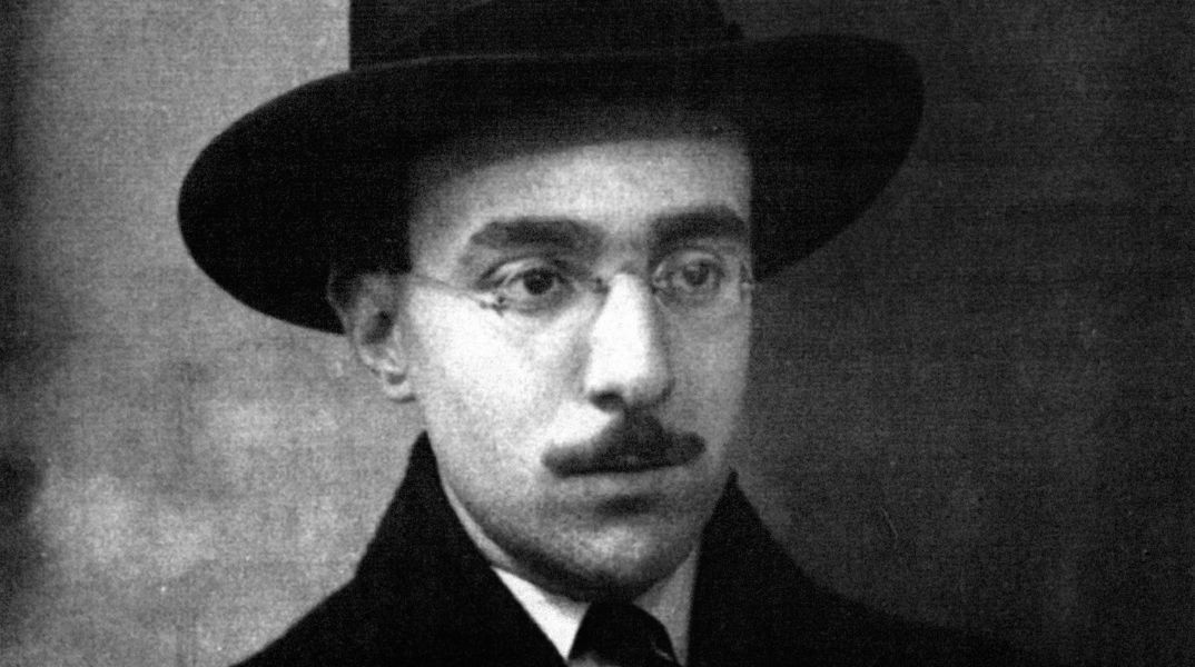 Σαν σήμερα 13 Ιουνίου: Το 1888 γεννήθηκε στη Λισαβόνα ο ποιητής και συγγραφέας Φερνάντο Πεσσόα - Ποιος ήταν ο πολυπρόσωπος λογοτέχνης με το τεράστιο έργο. 