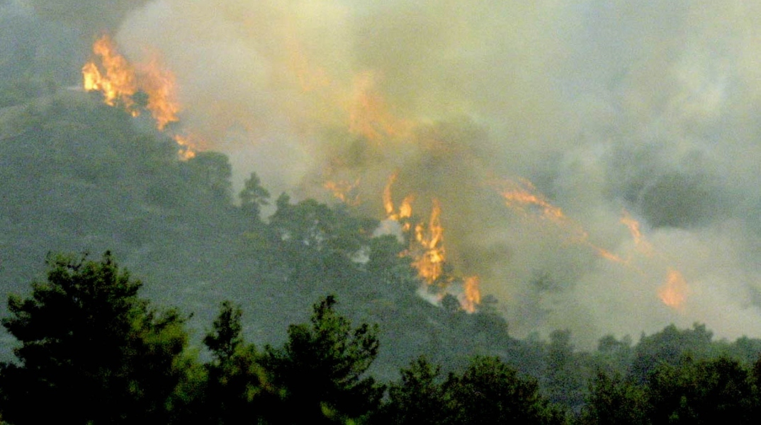 Κύπρος: Εκτός ελέγχου για 3η μέρα η πυρκαγιά στην Πάφο
