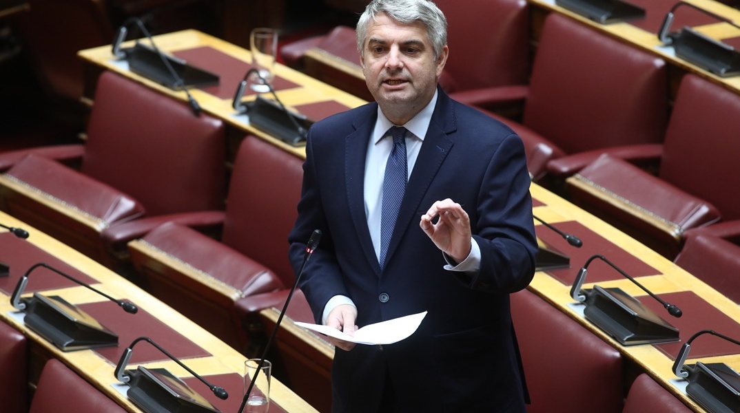 Ο Οδυσσέας Κωνσταντινόπουλος στα έδρανα της Βουλής