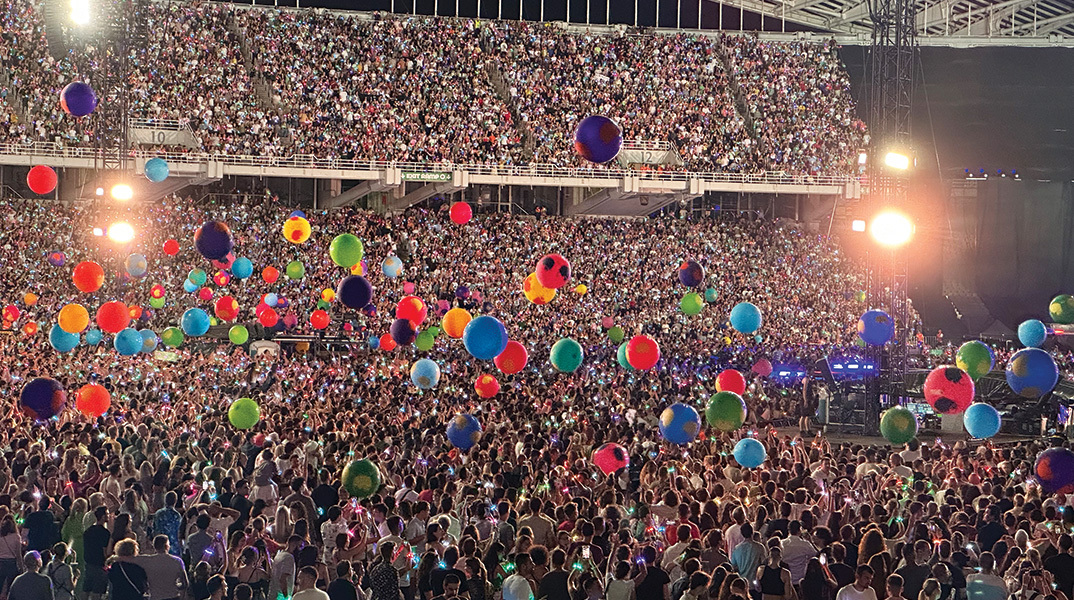120.000 άνθρωποι παρακολούθησαν τις δύο sold out συναυλίες των Coldplay στην Αθήνα. 