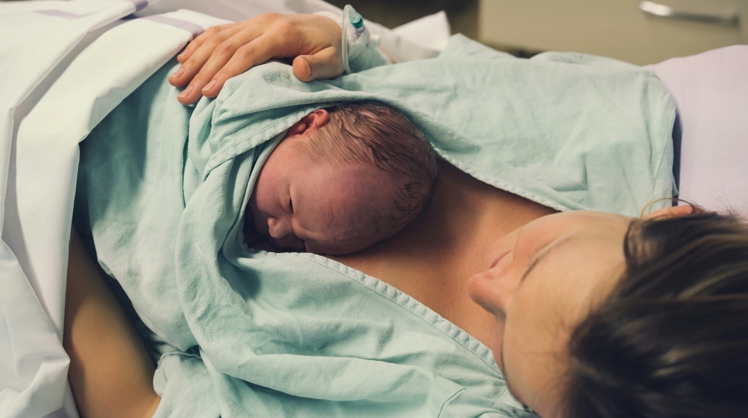 Γέννησε γυναίκα που είχε κάνει μεταμόσχευση ωοθηκών