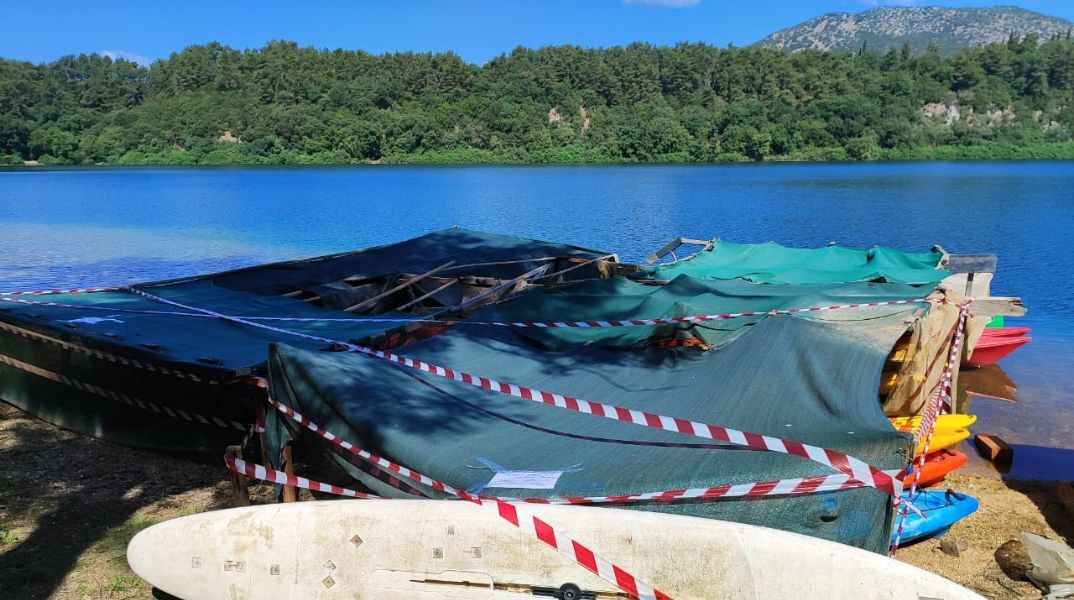 Λίμνη Ζηρού: Επέμβαση και απομάκρυνση παράνομων κατασκευών - Συντονισμένη επιχείρηση υπουργείου Οικονομικών, Δασαρχείου και ΕΛΑΣ μετά από καταγγελία πολιτών.