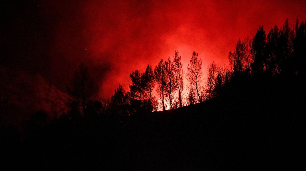 Φωτιά στην Ηλεία: Χωρίς ενεργό μέτωπο η πυρκαγιά - Διάσπαρτες εστίες υπάρχουν στις περιοχές Λάττα και Πρόδρομο - Η ενημέρωση της Πυροσβεστικής.