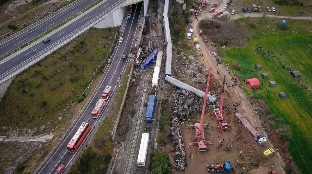 Τέμπη: Εντοπίστηκε το κοντέινερ της εμπορικής αμαξοστοιχίας που αναζητούσαν οι αρχές - Εξελίξεις στις έρευνες για τη σιδηροδρομική τραγωδία 