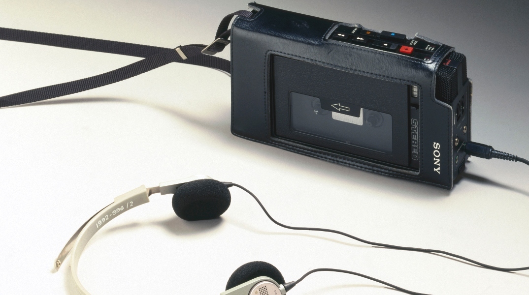 Σαν σήμερα 1η Ιουλίου κυκλοφορεί το πρώτο Walkman από τη SΟΝΥ