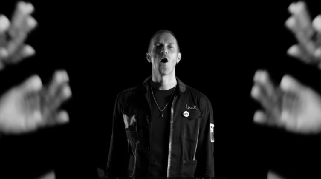  Coldplay: Κυκλοφόρησε το νέο videoclip του τραγουδιού από το Ηρώδειο