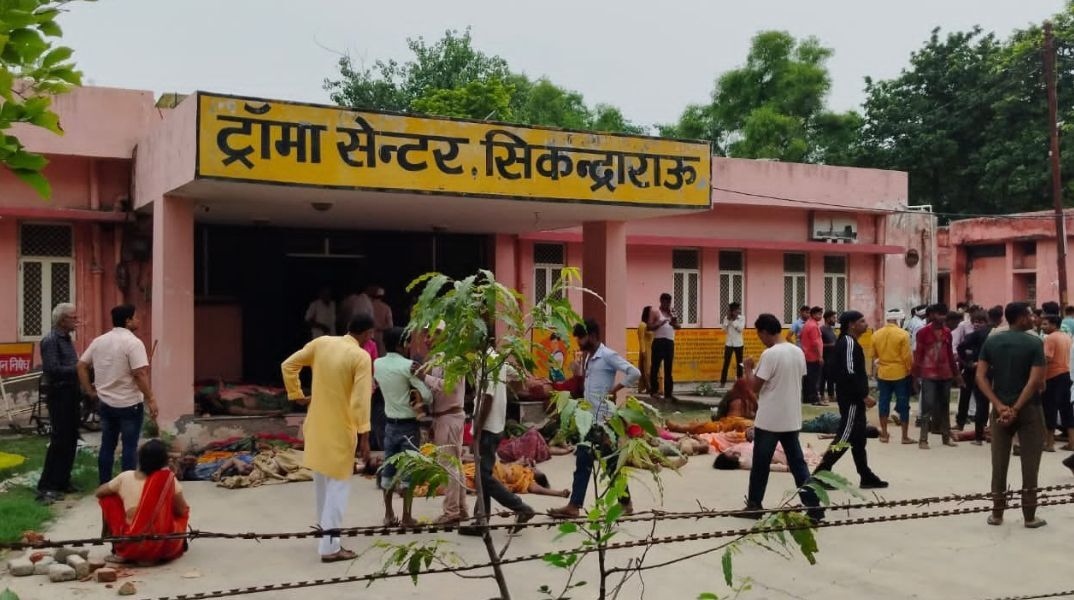 Ινδία: 116 νεκροί από ποδοπάτημα σε θρησκευτική συνάθροιση Ινδουιστών - Αξιωματούχοι εκφράζουν φόβους ότι ο αριθμός θα αυξηθεί.
