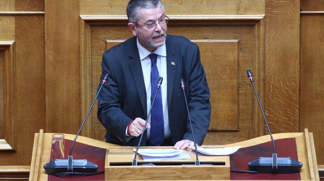 Βελόπουλος καρφώνει Σαράκη για 30 εκατομμύρια ευρώ που πήρε για την υπόθεση Novartis