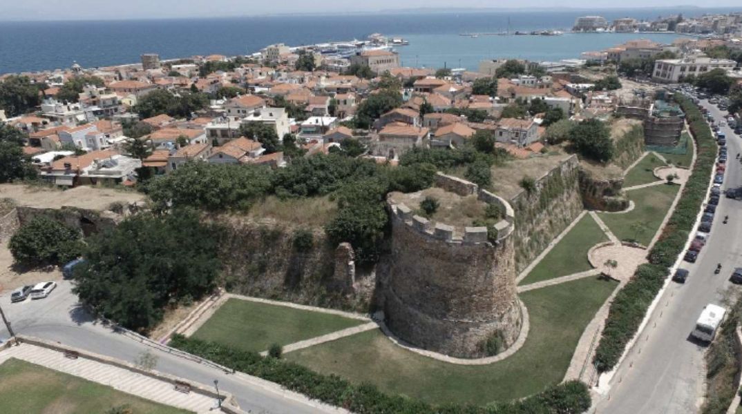 Υπουργείο Πολιτισμού: Σε εξέλιξη το έργο αποκατάστασης και ανάδειξης των χερσαίων τειχών του μεσαιωνικού Κάστρου της Χίου
