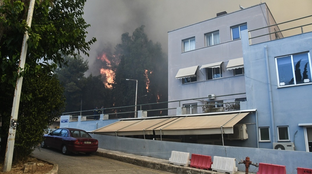 Φωτιά κοντά στο Καραμανδάνειο Νοσοκομείο της Πάτρας