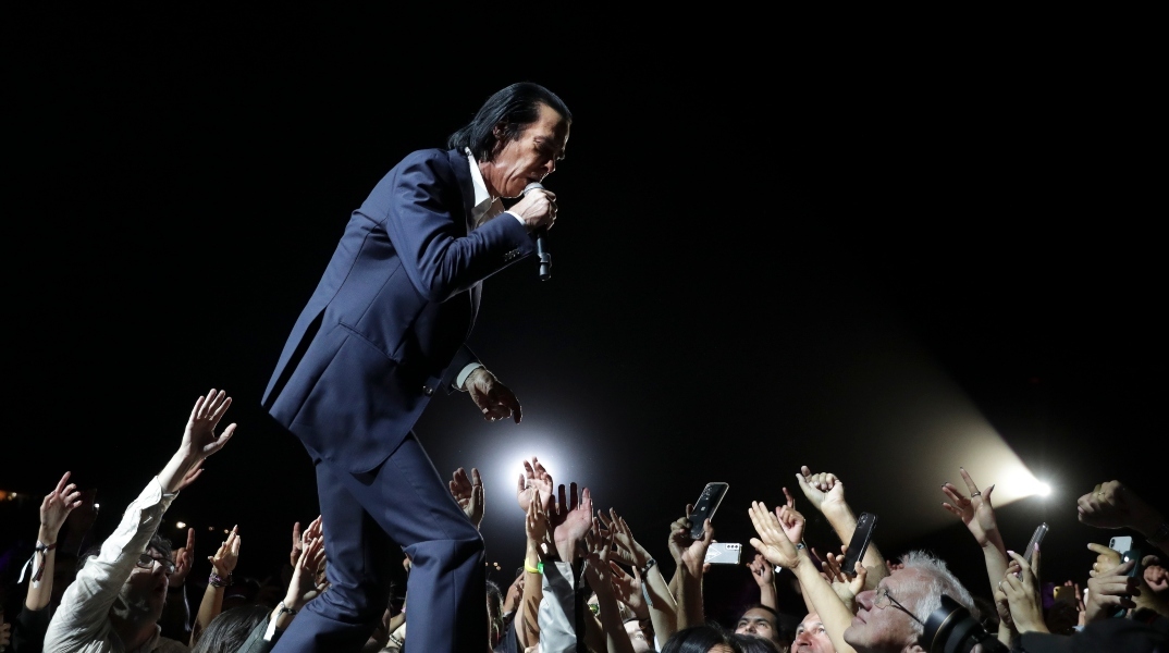 Nick Cave: Το νέο τραγούδι «Frogs» από το επερχόμενο άλμπουμ «Wild God» και οι στίχοι του καλλιτέχνη