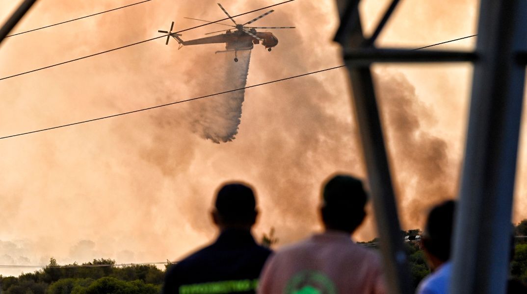 Πιερία: Φωτιά σε εξέλιξη στην περιοχή της Πλάκας Λιτοχώρου - Επιχειρούν και εναέρια μέσα - Η ενημέρωση της Πυροσβεστικής. 
